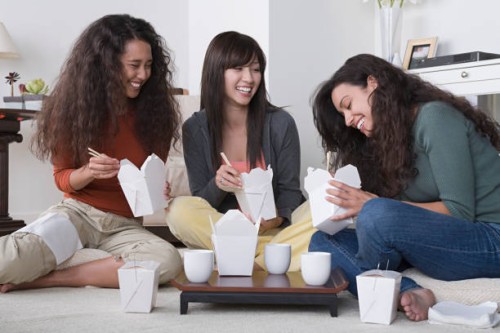 usa, california, los angeles, three female friends eating take out food at home - junk food stock pictures, royalty-free photos & images
