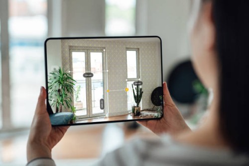 using augmented reality technology to measure dimensions - home decoration stock pictures, royalty-free photos & images
