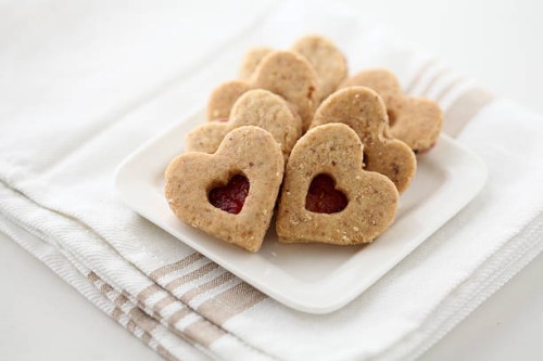 valentine cookies - junk food stock-fotos und bilder