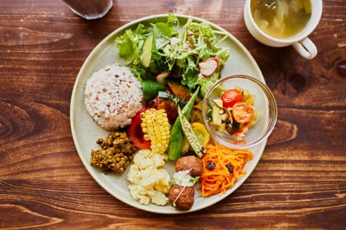 vegan plate lunch with organic vegetables - food stock pictures, royalty-free photos & images