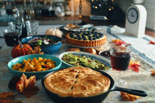 vegan thanksgiving dinner with pumpkin & kale pot pie, butternut squash, roasted green beans with almond bacon, radicchio clementine salad and berry pie - food stock pictures, royalty-free photos & images