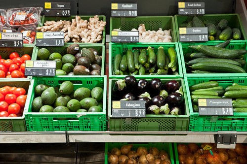vegetable section of a supermarket - food stock pictures, royalty-free photos & images