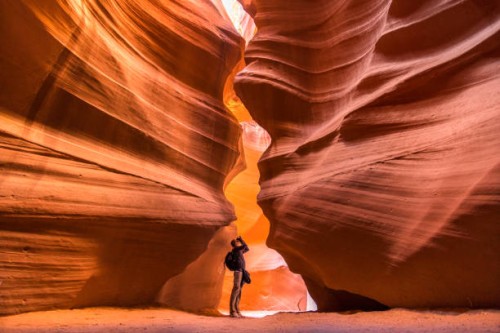 view down canyon walls to photographer - travel stock-fotos und bilder