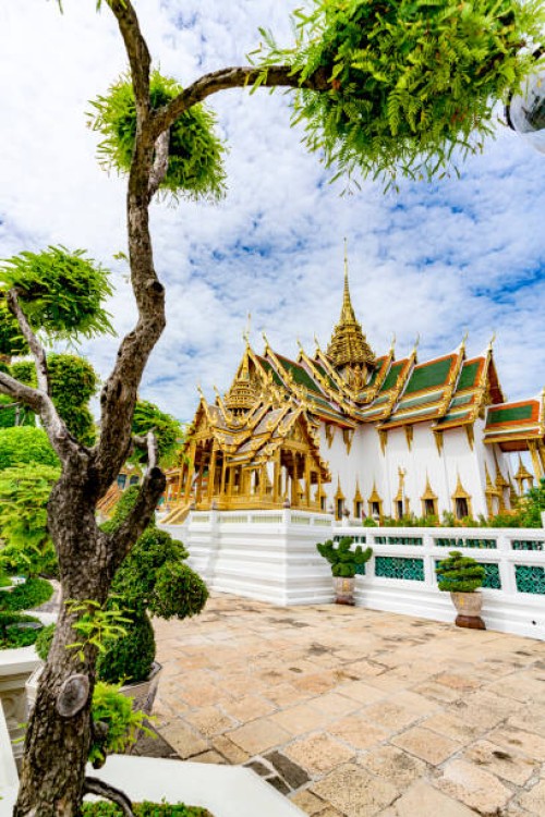 wat phra kaew (grand palace), bangkok - garden decoration stock pictures, royalty-free photos & images