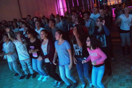 watching concert - concert stock pictures, royalty-free photos & images