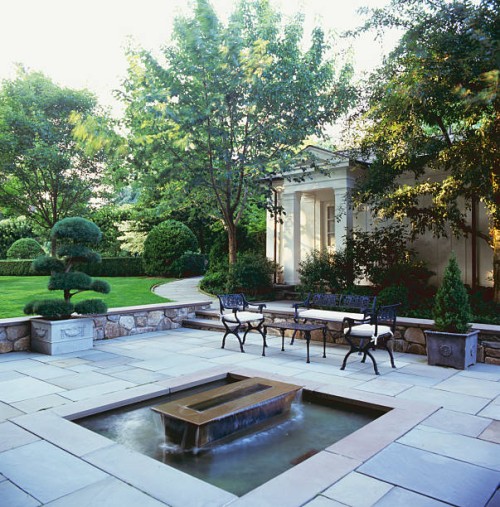 water feature - garden decoration photos et images de collection