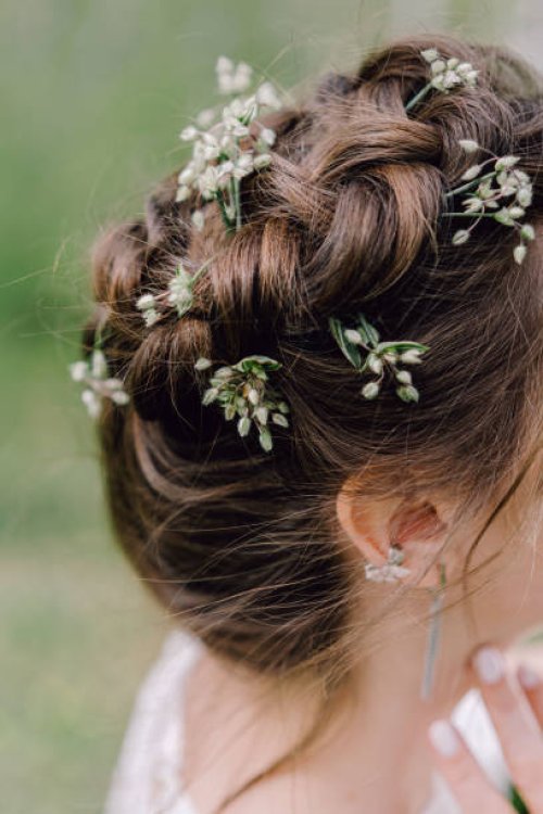 wedding hairstyle of the bride - hairstyle stockfoto's en -beelden