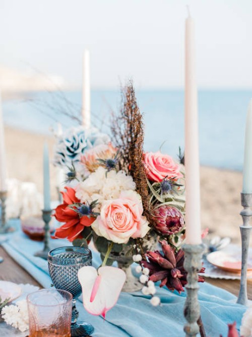 wedding table setting on a beach in santorini with coral wedding flowers - home decoration stock pictures, royalty-free photos & images