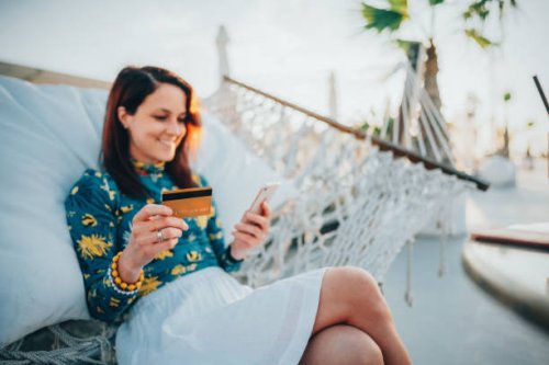 woman at summer vacation shopping online - travel stock pictures, royalty-free photos & images