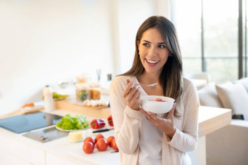 woman eating a healthy breakfast - food stock pictures, royalty-free photos & images