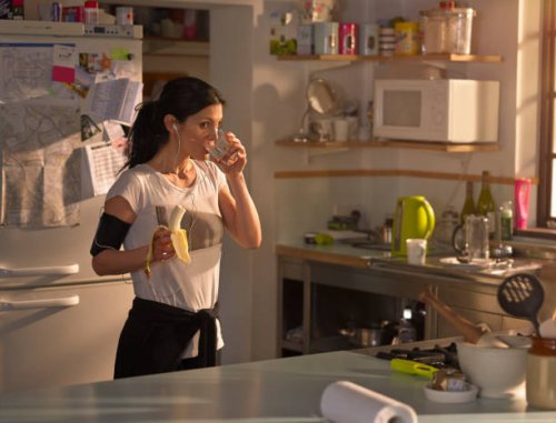 woman in the kitchen preparing for run - food stock pictures, royalty-free photos & images