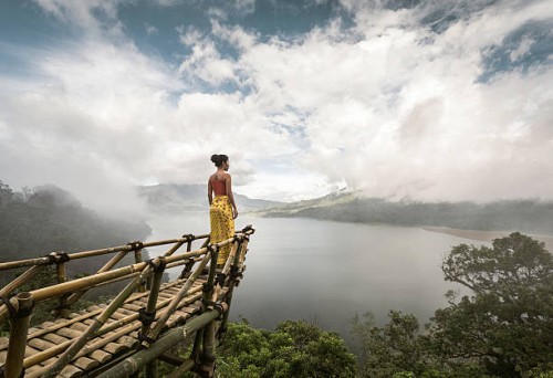 woman standing on bamboo viewing platform - travel stock-fotos und bilder