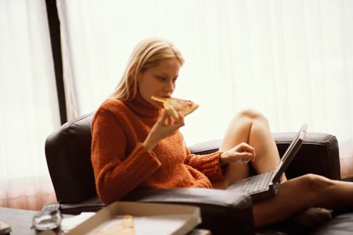 woman with laptop eating pizza - junk food stock pictures, royalty-free photos & images