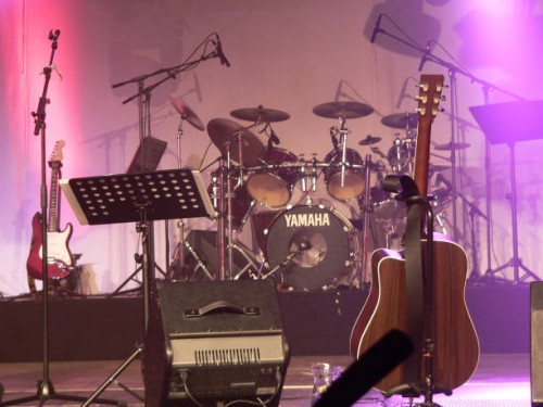 worship band - concert stock pictures, royalty-free photos & images