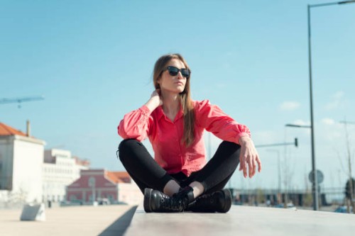 yoman sitting on a wall on sunny day - fashion stock pictures, royalty-free photos & images