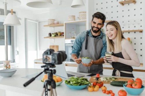 young couple vlogging in the kitchen - food stock pictures, royalty-free photos & images