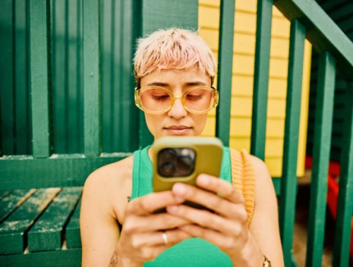 young solo traveller using her phone on vacation - fashion stock pictures, royalty-free photos & images