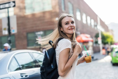 young woman exploring new york city, crossing street - junk food stock pictures, royalty-free photos & images