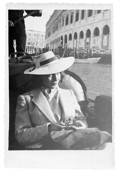 young woman in gondola,venice,1935,black and white - fashion stock pictures, royalty-free photos & images