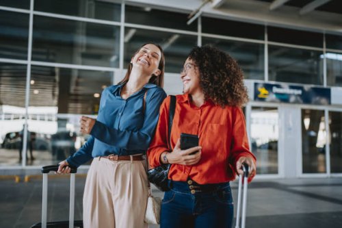 your friends leaving the airport - travel stock pictures, royalty-free photos & images
