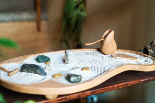 zen garden - garden decoration photos et images de collection